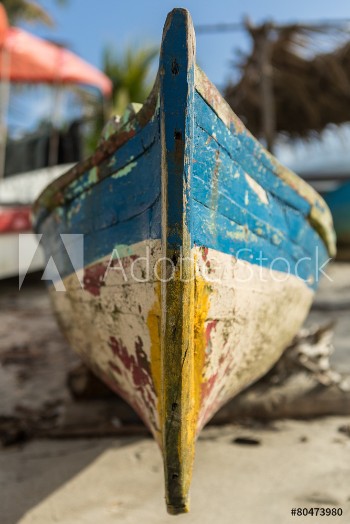 Bild på Frontal view of a garifuna wooden boat